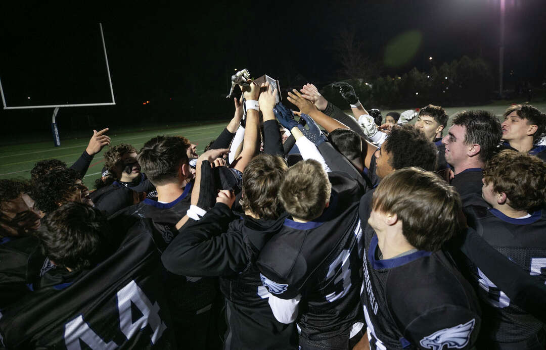 Wethersfield football beats Newington, earns CIAC Class MM playoff bid