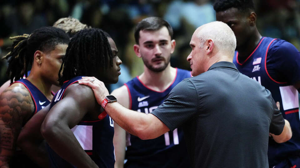 UConn men's basketball suffers nightmare loss to Dayton in Maui Invitational