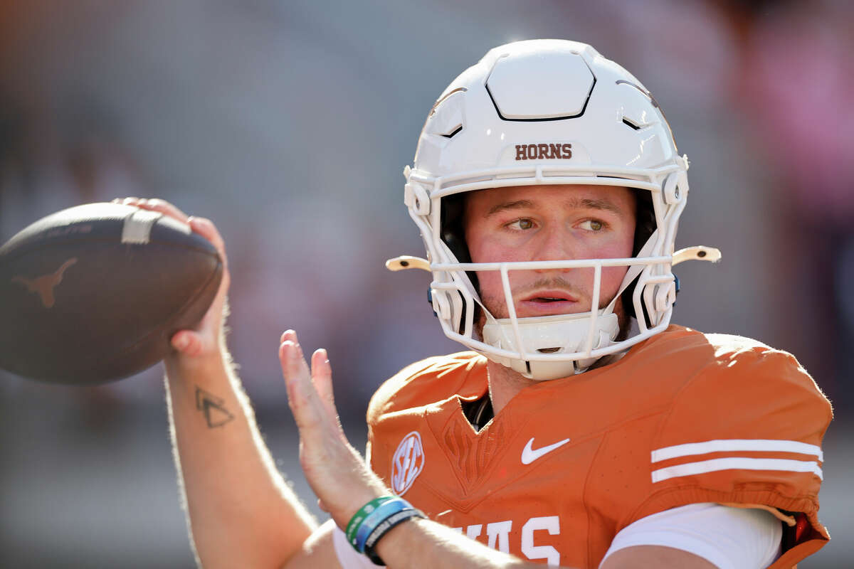 AUSTIN, TEXAS - NOVEMBER 23: Quinn Ewers #3 of the Texas Longhorns warms up before the game against the Kentucky Wildcats at Darrell K Royal-Texas Memorial Stadium on November 23, 2024 in Austin, Texas. (Photo by Tim Warner/Getty Images)