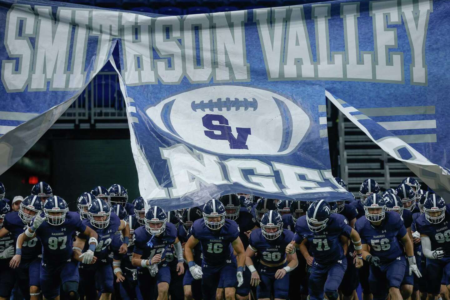 Smithson Valley runs past New Braunfels, into region finals
