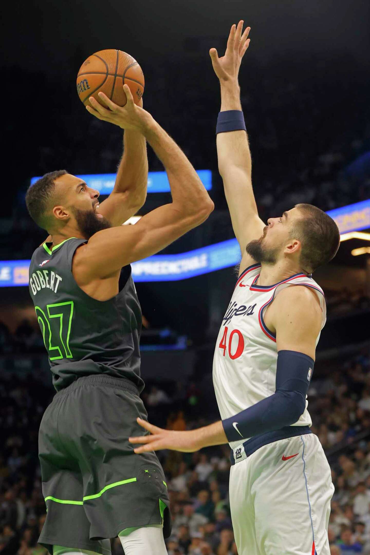 Timberwolves Stop 4-game Losing Streak By Fending Off Clippers 93-92 In ...