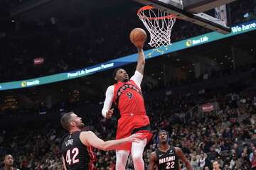 Barrett anota 37, Barnes suma 23 y Raptors vencen 119-116 al Heat