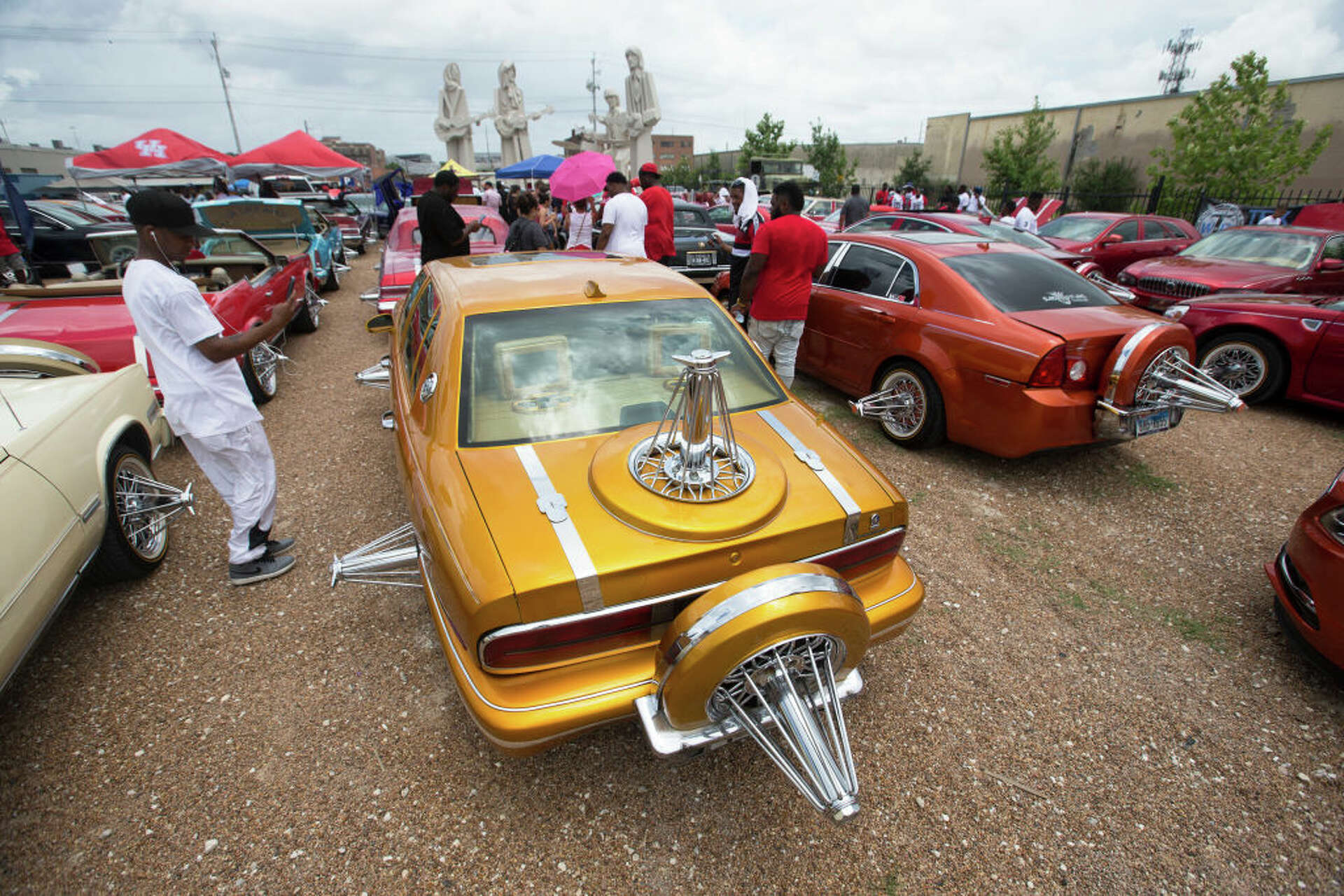 Houston visitors discover slabs, swangas after viral video