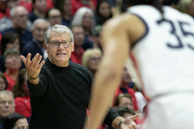 How Geno Auriemma will use UConn's game vs. Holy Cross to prepare for tough upcoming slate