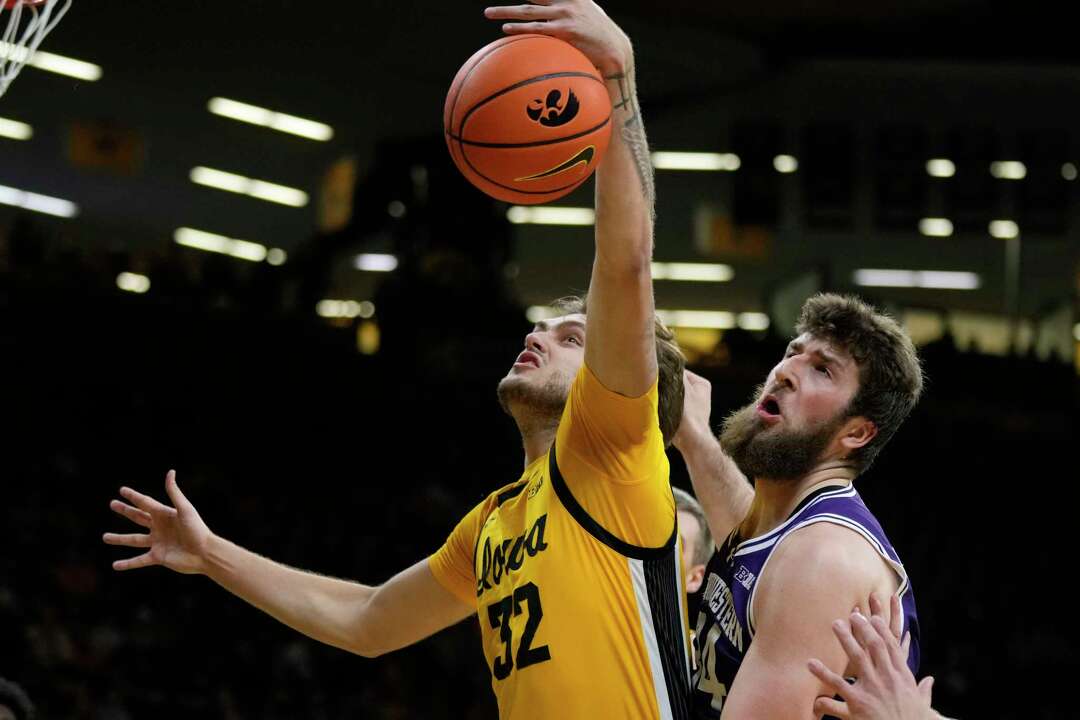 Josh Dix Swishes A Game-winning 3 Just Before The Buzzer To Give Iowa ...