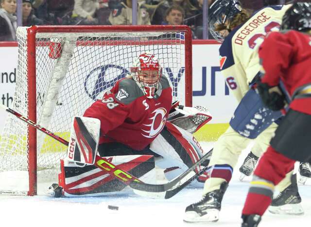 Poulin, Grant-Mentis Score In Victoire's 2-1 Victory Over The Charge