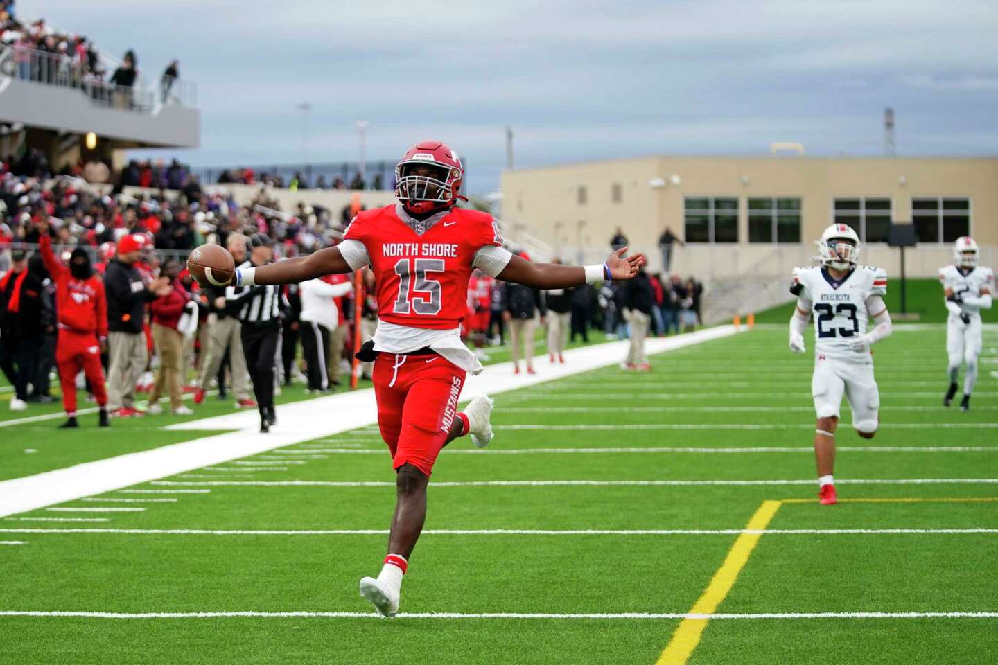 High school football playoffs: North Shore defeats Atascocita