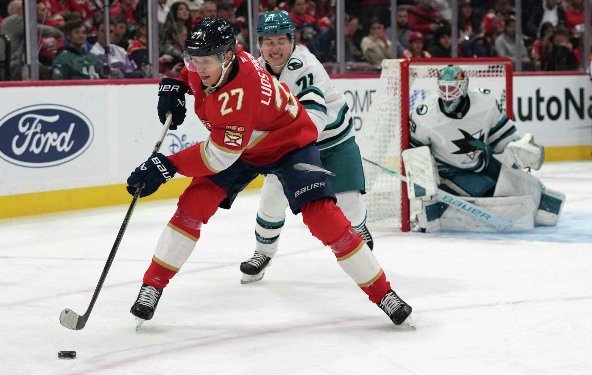 Tkachuk Scores 2 More Goals, Panthers Stay Hot With 3-1 Win Over Sharks