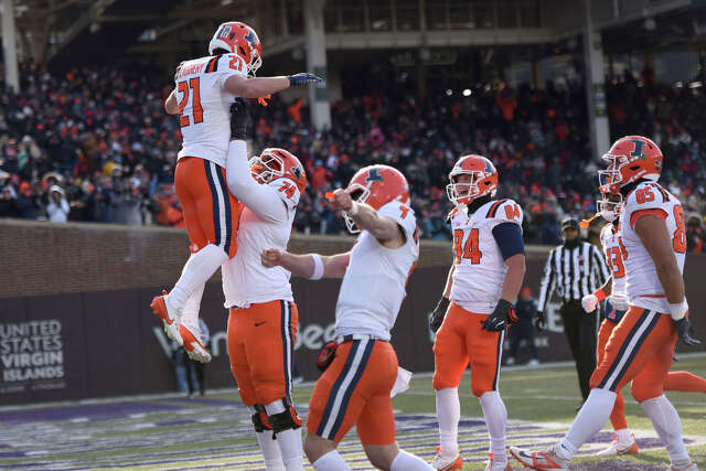 Citrus Bowl Illinois Vs South Carolina Football Betting Odds Spread Ratio3x2 640