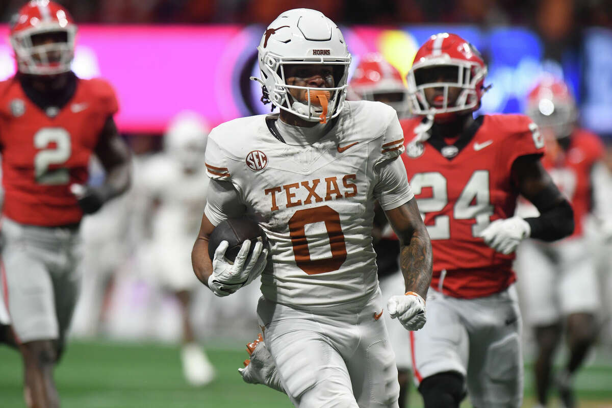 Texas Longhorns wide receiver DeAndre Moore Jr. (0) rushes the ball for a touchdown during the SEC Championship game between the Georgia Bulldogs and the Texas Longhorns on December 07, 2024, at Mercedes-Benz Stadium in Atlanta, GA. 