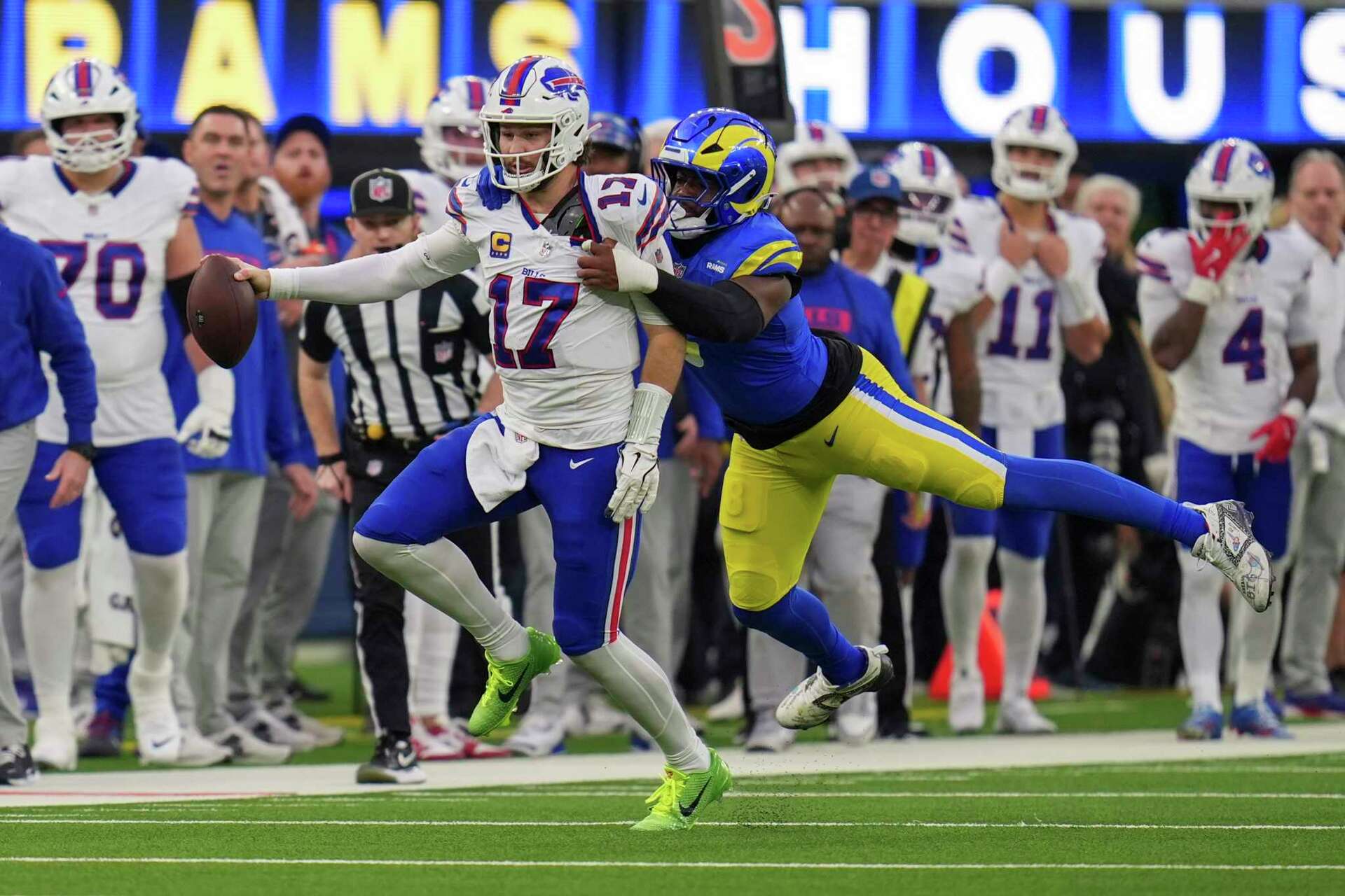 Bills' letdowns on defense, special teams and clock management in loss