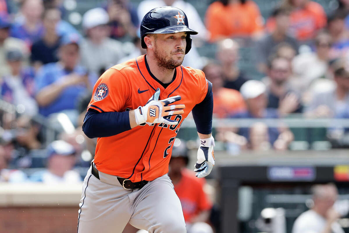 NEW YORK, NEW YORK - JUNE 30: Alex Bregman #2 of the Houston Astros in action against the New York Mets at Citi Field on June 30, 2024 in New York City. The Astros defeated the Mets 10-5 in eleven innings. (Photo by Jim McIsaac/Getty Images)