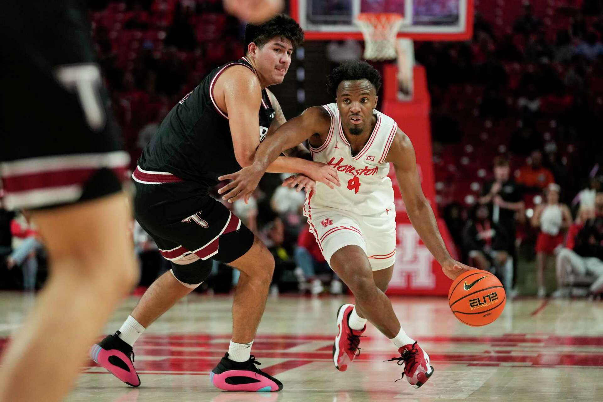 Cryer Scores 22 Points And No. 15 Houston Defeats Troy 62-42