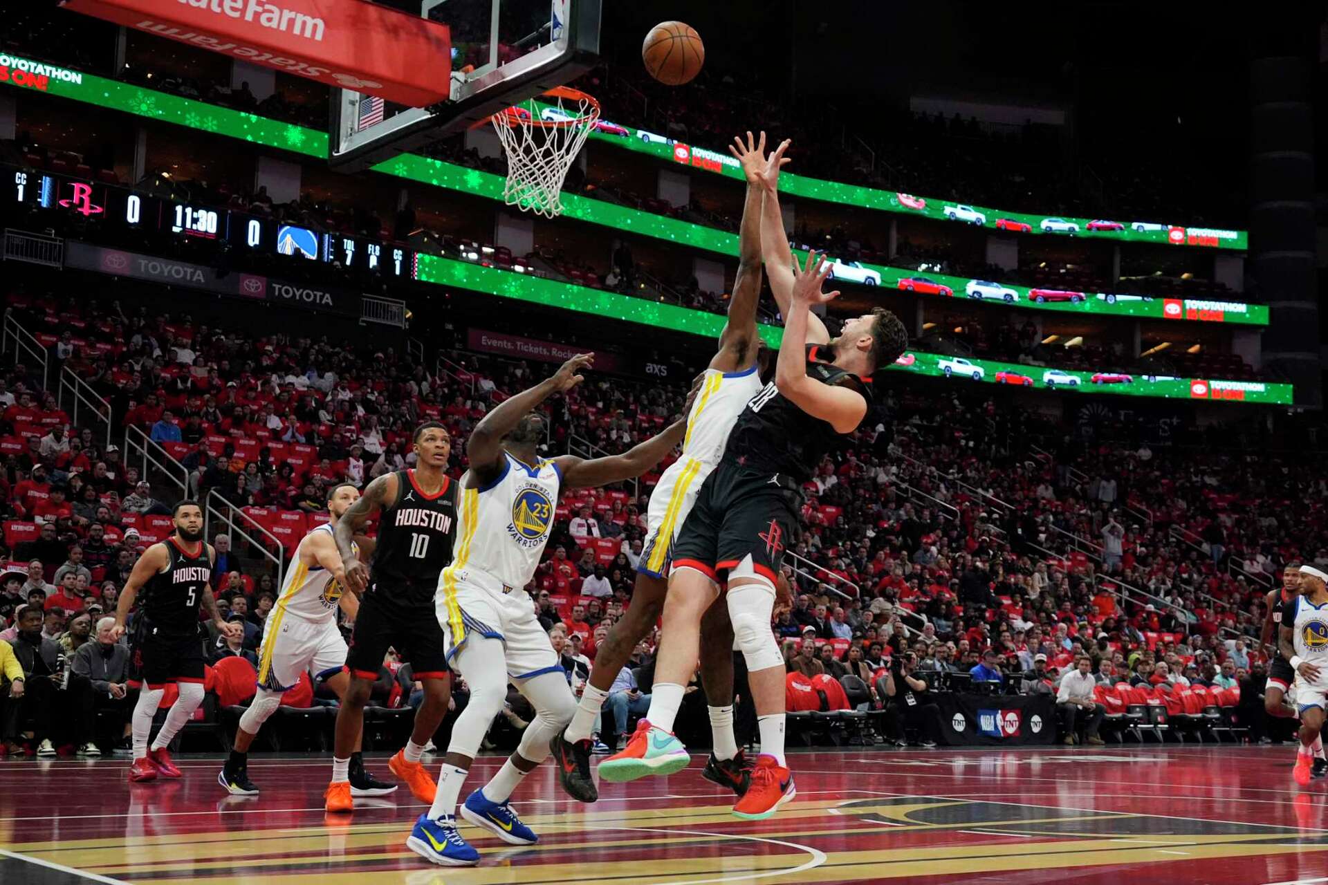 Green Makes Late Free Throws, Rockets Beat Warriors 91-90 To Reach NBA ...