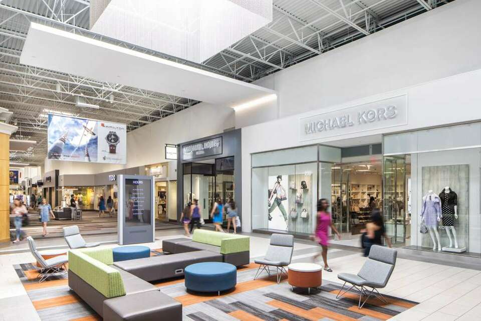Outlet centers in Houston making bargain shopping an experience