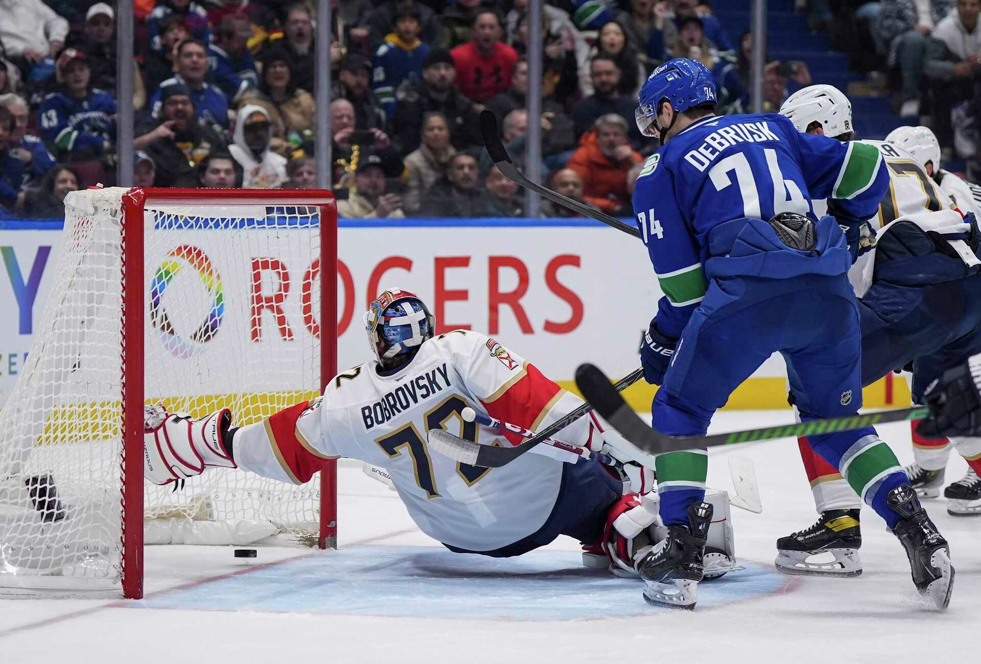 Lankinen Stops 27 Shots For 3rd Shutout Of Season As Canucks Beat ...