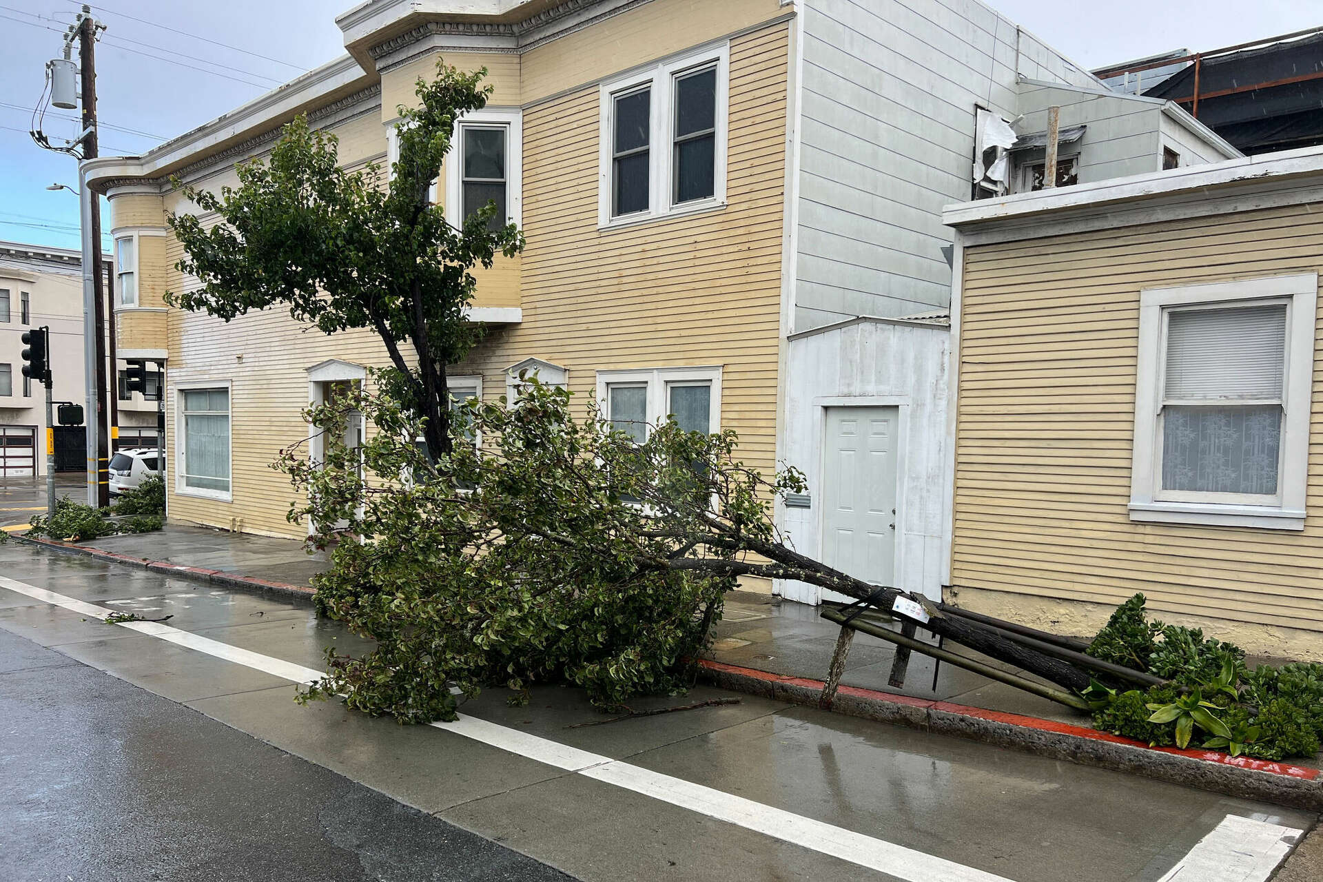 Bay Area reels from severe storm after S.F.’s first tornado warning