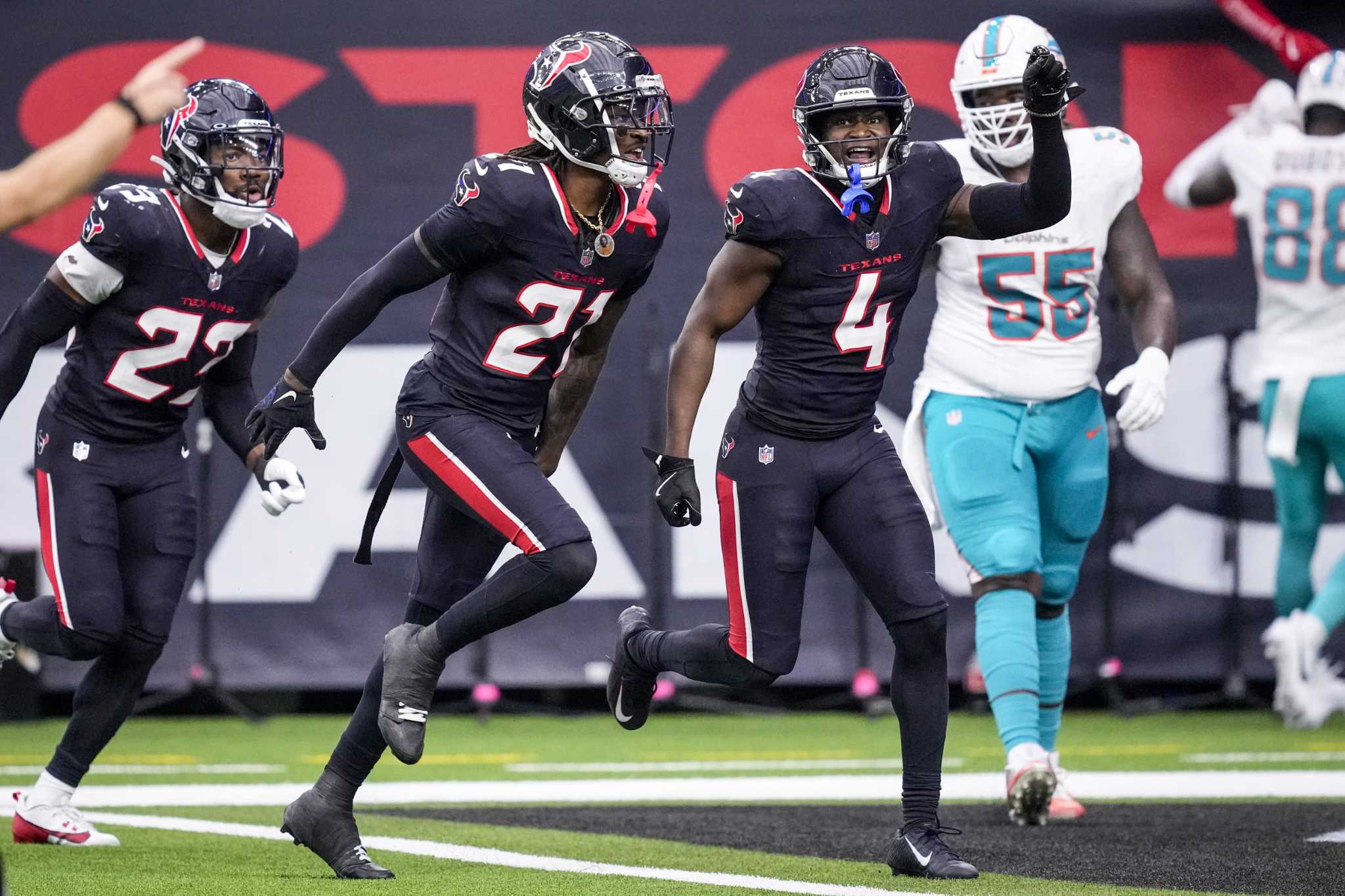 Houston Texans top Dolphins with formula that can work in playoffs