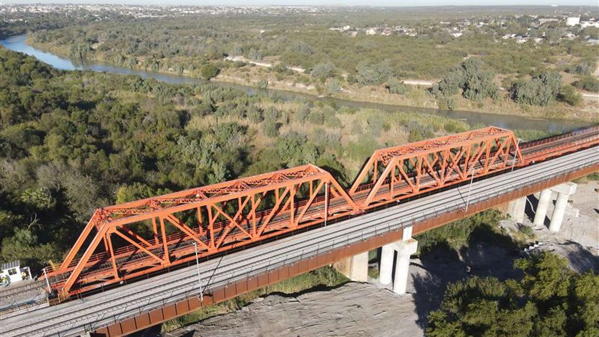 New Rio Grande railway bridge doubles U.S.-Mexico freight capacity