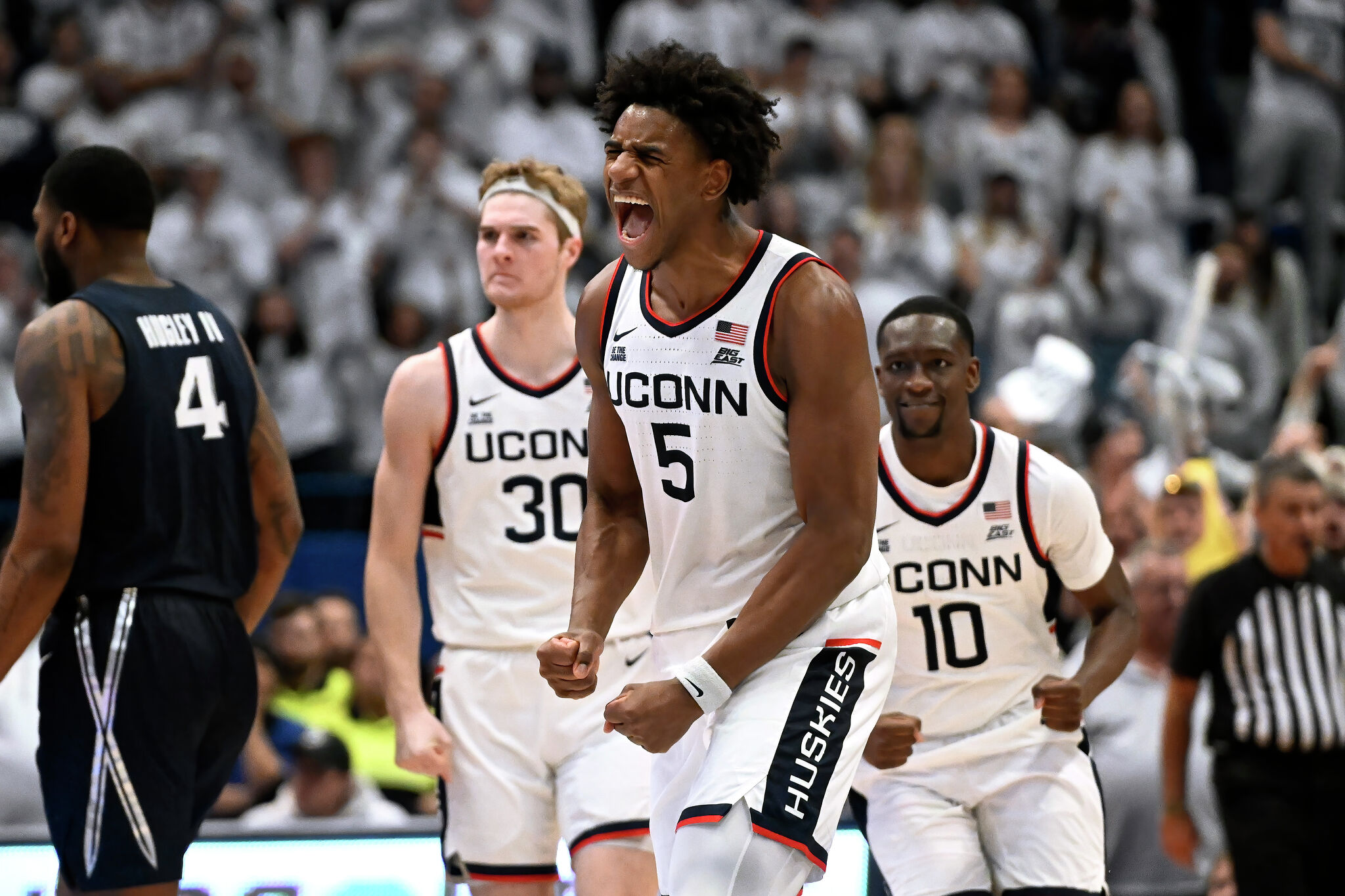 Why UConn Coaches Show Vicious Bear Photos To Center Tarris Reed Jr.