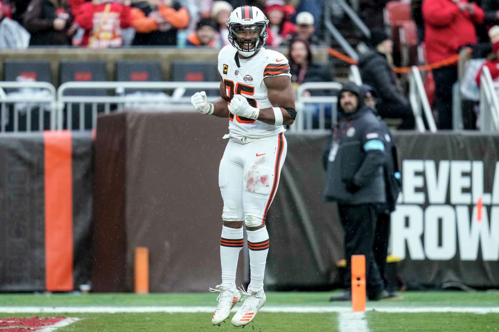 Browns Star DE Myles Garrett Sends Strong Message To Struggling Team ...