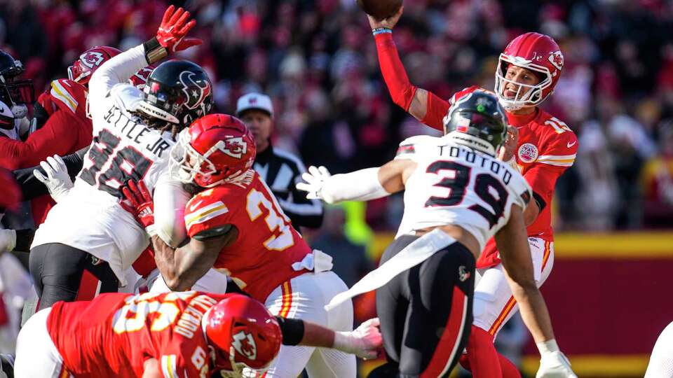 Kansas City Chiefs quarterback Patrick Mahomes (15) gets off a pass as he is pressured by Houston Texans linebacker Henry To'oTo'o (39) during the first half of an NFL football game Saturday, Dec. 21, 2024, in Kansas City.