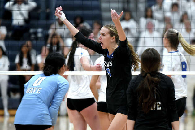 Darien volleyball player becomes fourth to go D1 in three seasons