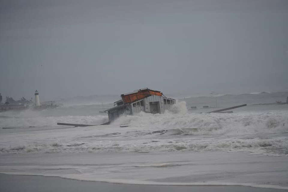 Officials worry after iconic Santa Cruz pier collapses