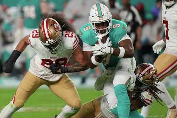 TE Jonnu Smith's Career Year With The Dolphins Has Been 8 Seasons In ...