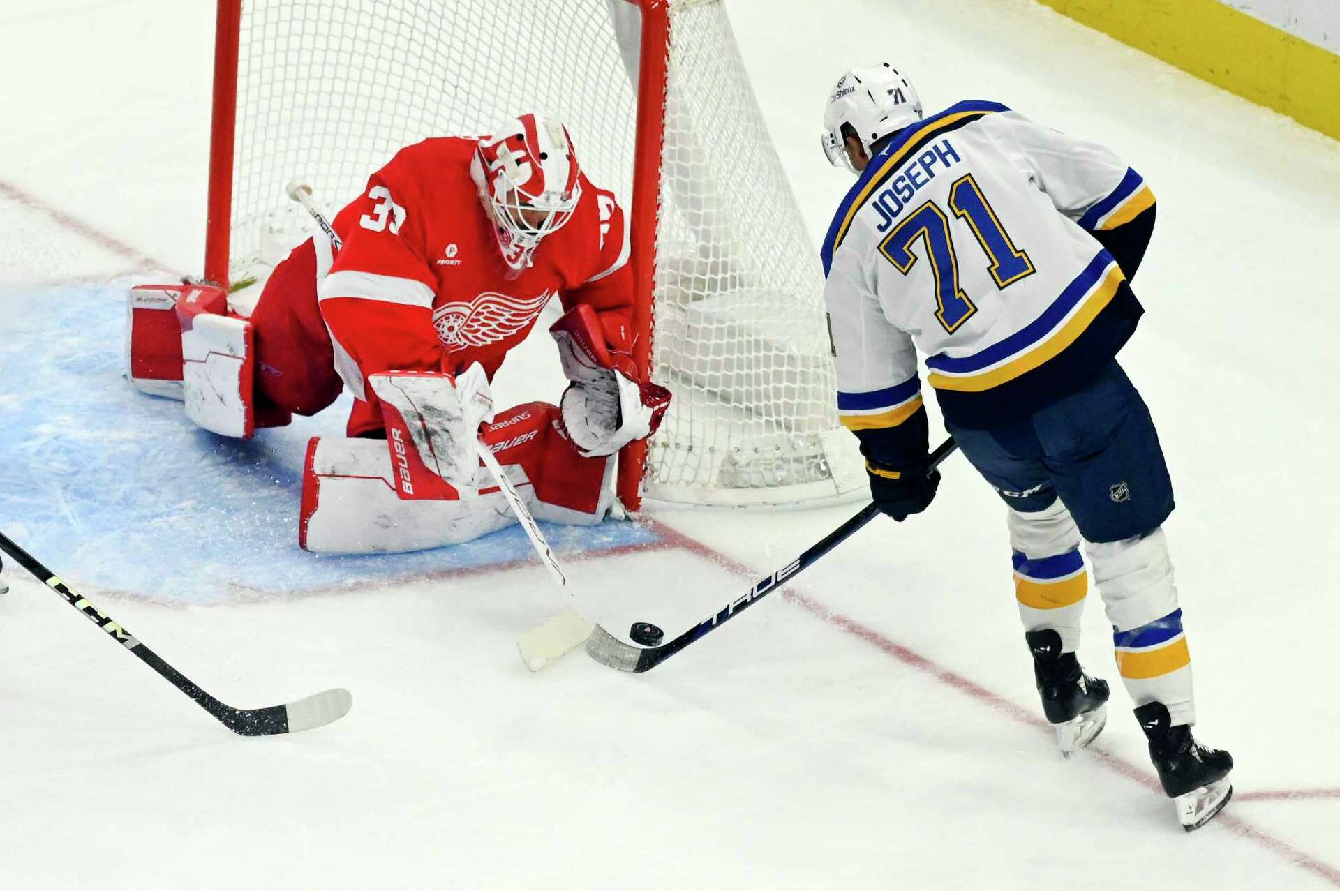 Holloway Gets 1st Career Hat Trick As The Blues Blank The Red Wings 4-0