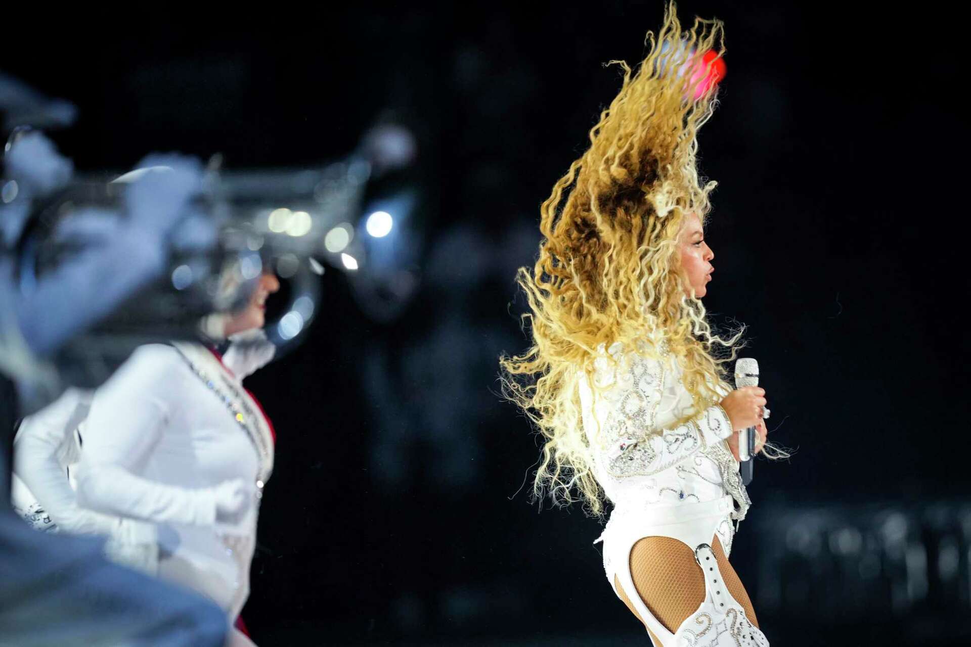 Beyoncé Netflix halftime show review: 'Cowboy Carter' show transforms