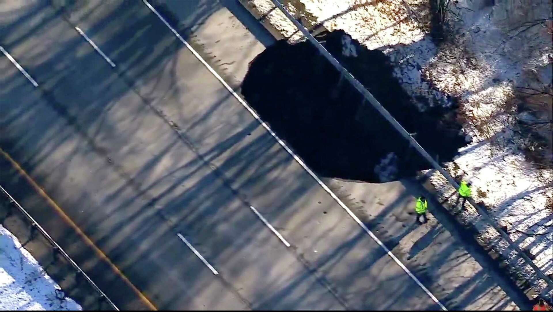 Sinkhole prompts lane closures on Interstate 80 in New Jersey