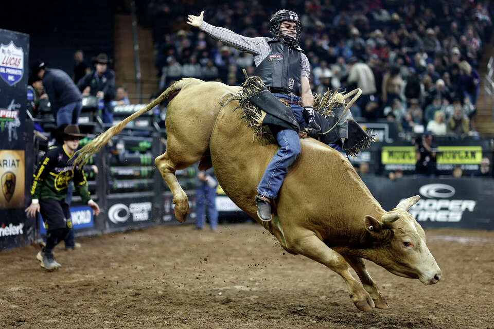 Bull riding comes to Houston Toyota Center in January. What to know.
