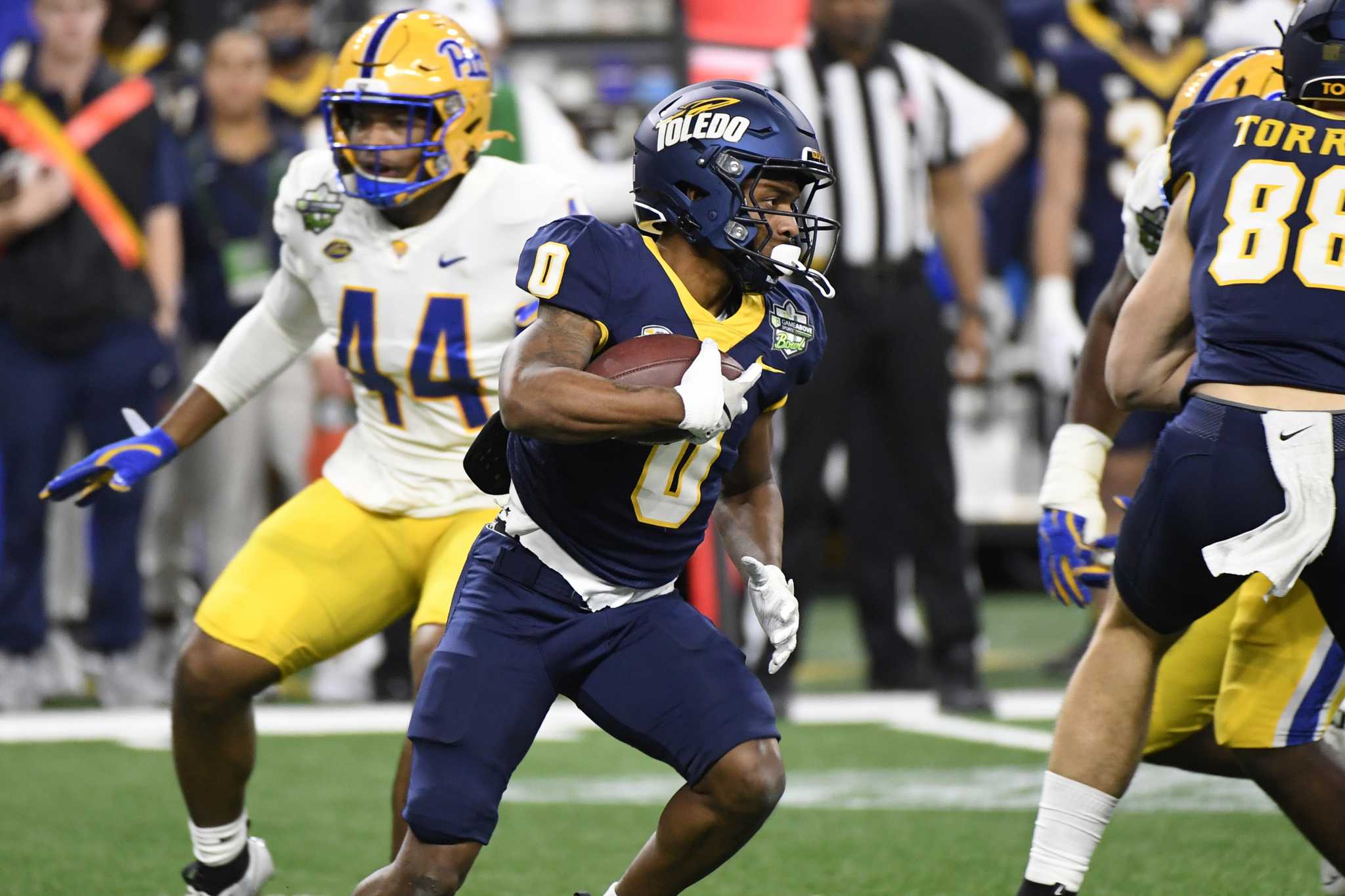 Toledo beats Pitt 4846 in bowlrecord 6 overtimes