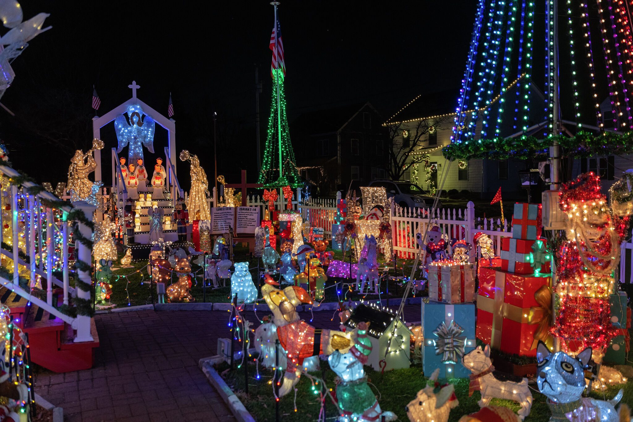 Wonderland at Roseville light display in CT celebrates 25th season