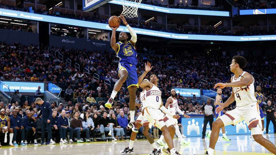 Golden State Warriors forward Jonathan Kuminga (00) scores a two-pointer against the Phoenix Suns during an NBA game at Chase Center in San Francisco, Saturday, Dec. 28, 2024. The Warriors won 109-105.