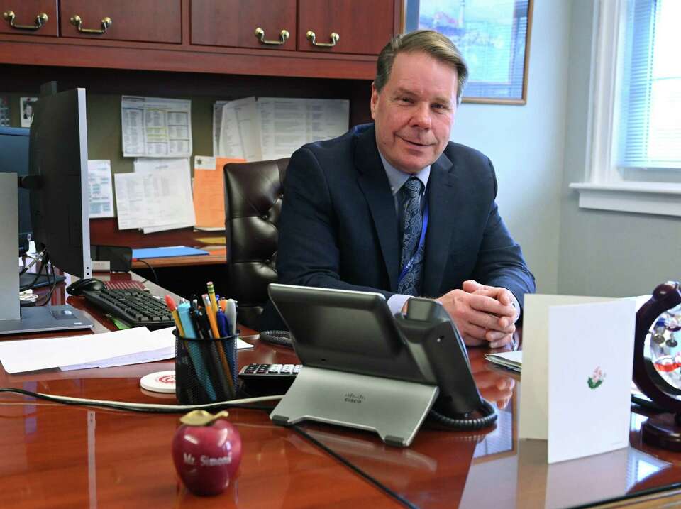 Superintendent Jeff Simons to retire from East Greenbush schools