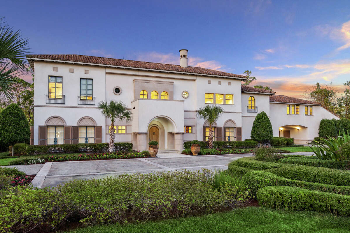 119 Carnarvon Drive, nestled in one of the most expensive neighborhood streets of the Memorial area, just outside Loop 610. 