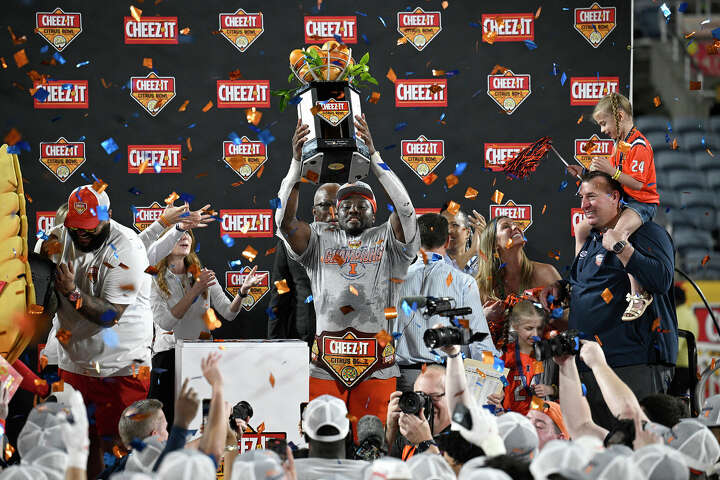 Illinois Wins Citrus Bowl Over South Carolina McCray Shines Ratio3x2 720 