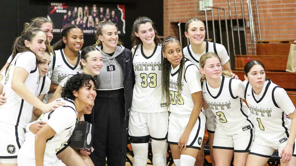 Members of national No. 1 Mitty pose with Sabrina Ionescu during the Miramonte-Orinda alum's namesake tournament.