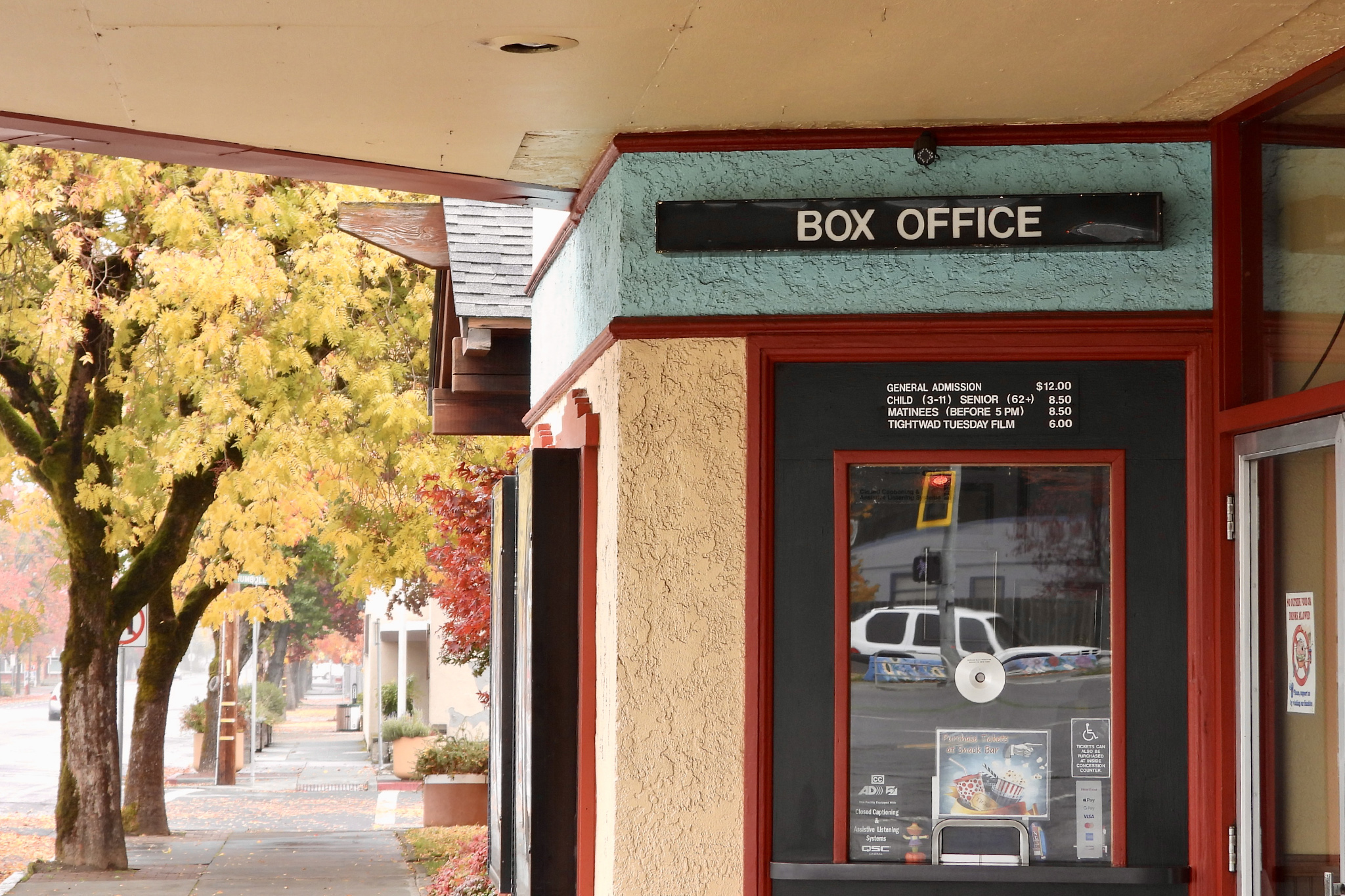 Movie theater clings to life in California's 'Gateway to the Redwoods'