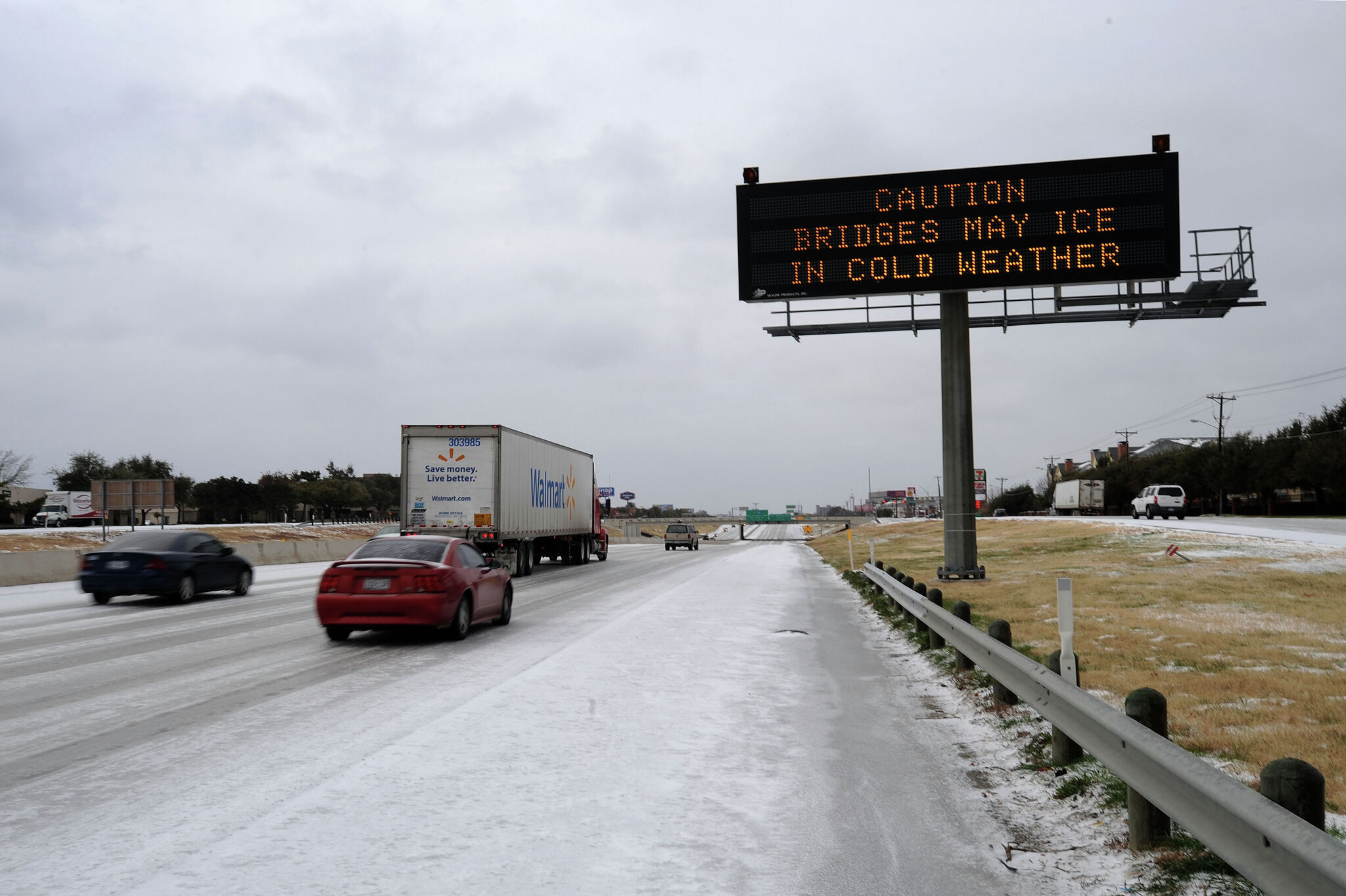 Texas meteorologists debate snow threat amid arctic blast