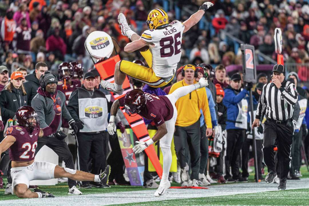 Minnesota beats Virginia Tech 2410 in Duke's Mayo Bowl for 8th