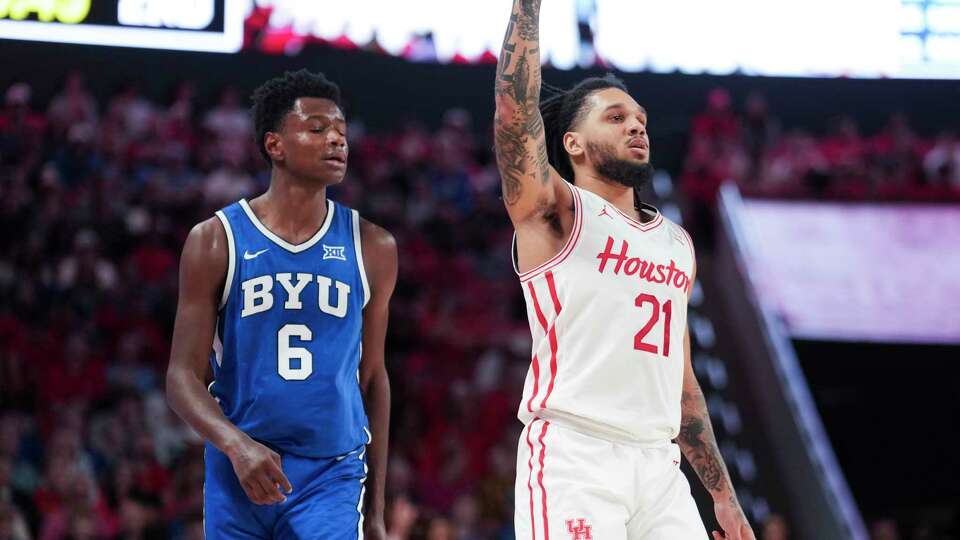 Houston guard Emanuel Sharp (21) hits a 3-pointer during the second half of a Big 12 men’s basketball game on Saturday, Jan. 4, 2025, in Houston.