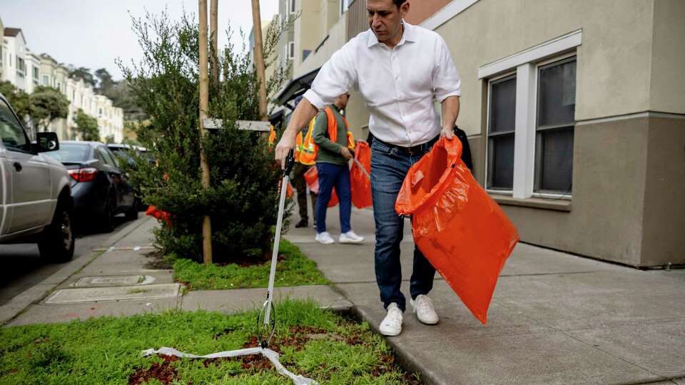 San Francisco Mayor-elect Daniel Lurie picks up trash during Ocean Beach Cleanup in the Outer Richmond neighborhood, ahead of his mayoral inauguration, in San Francisco, Saturday, Jan. 4, 2025.