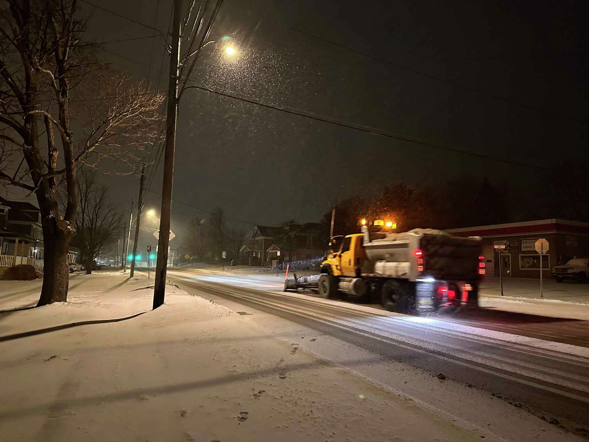 Drivers Skid And Crash As Wintry Mix Grips Central Us Before Moving East