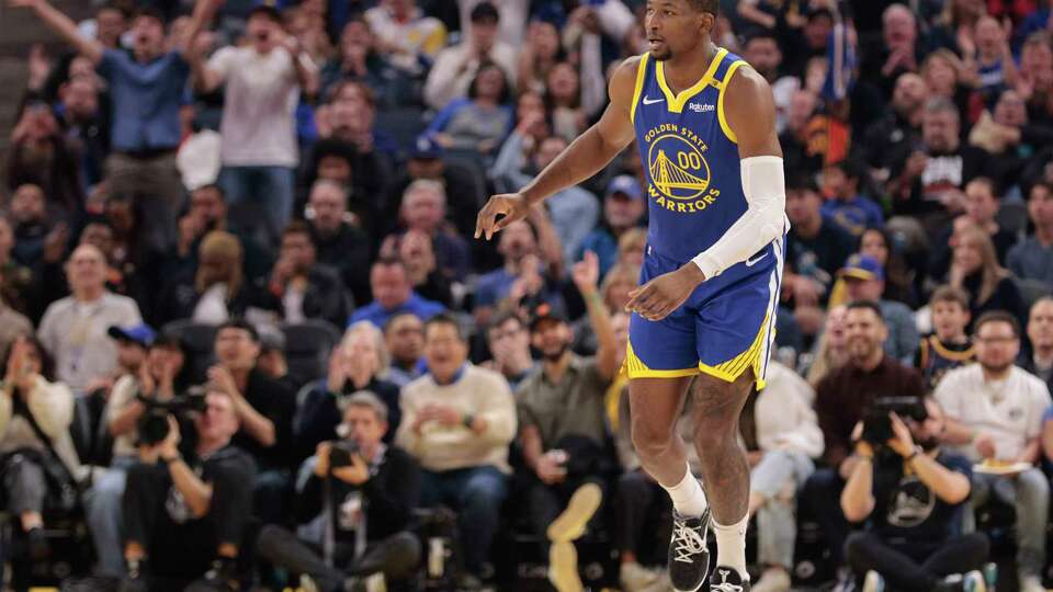 Golden State Warriors forward Jonathan Kuminga (00) in the first quarter during an NBA game against the Memphis Grizzlies at Chase Center in San Francisco, Saturday, Jan. 04, 2025.