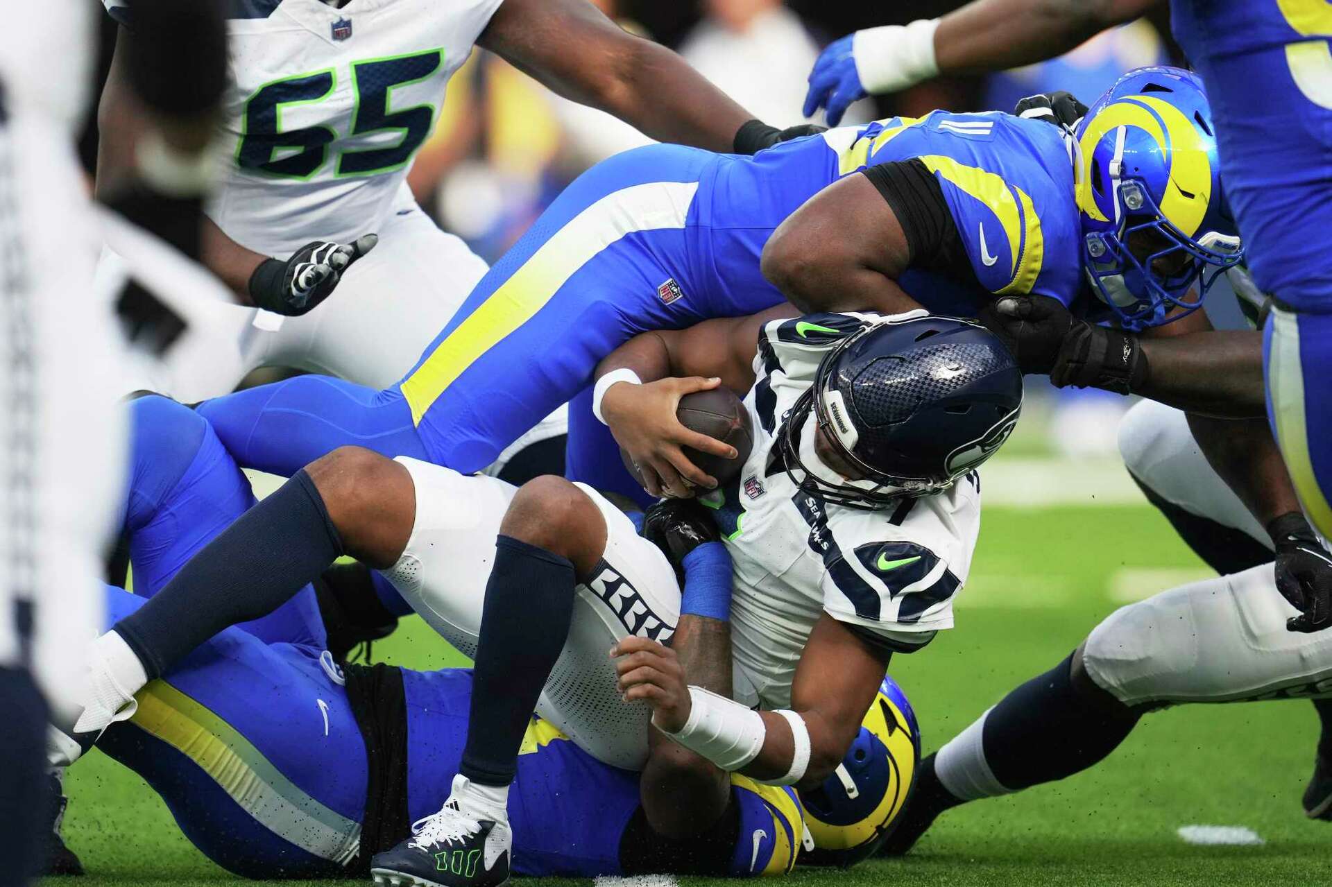 Geno Smith throws career-high 4 TD passes in Seahawks' 30-25 win over ...