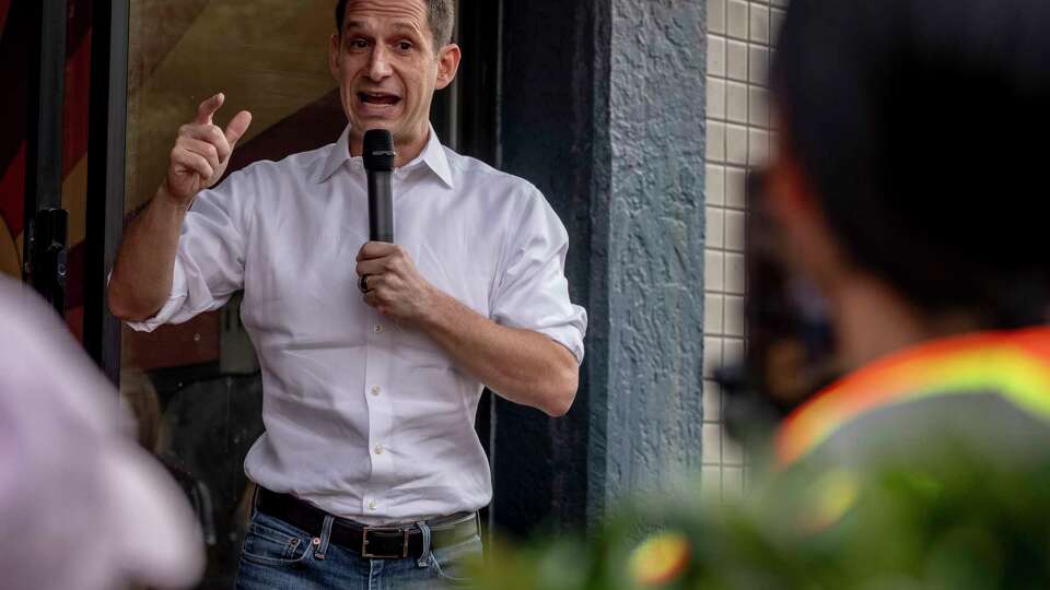 San Francisco Mayor-elect Daniel Lurie addresses the crowd outside Ocean Beach Cafe during Ocean Beach Cleanup in the Outer Richmond neighborhood of San Francisco, Saturday, Jan. 4, 2025.