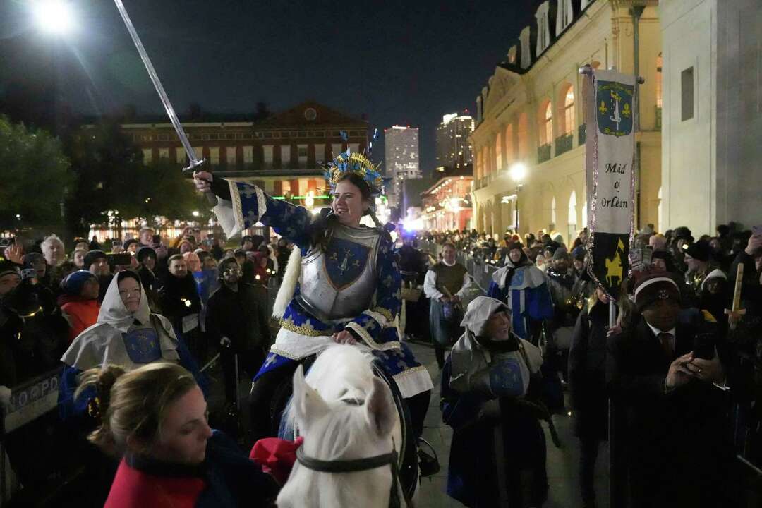 New Orleans holds 1st parade of Carnival season 5 days after deadly